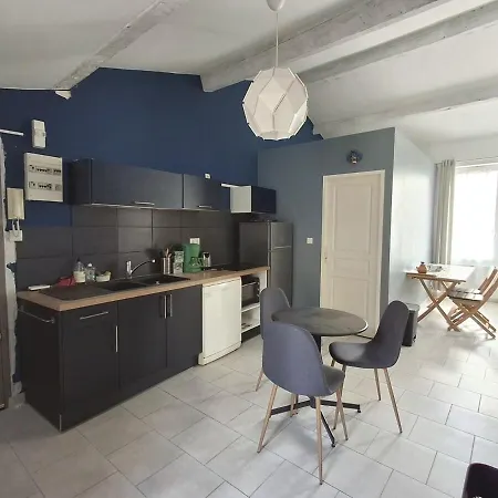 Air-conditioned 2-room Balcony For 4 People - La Ciotat