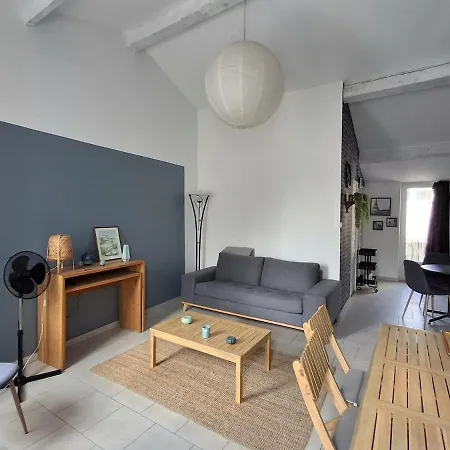 Lägenhet Air-conditioned 2-room Balcony For 4 People -